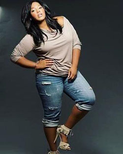 Plus size jeans, Plus-size clothing, Plus-size model: Plus size outfit,  Ripped Jeans,  Clothing Ideas  