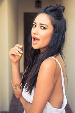 Hair - Shay Mitchell: Brown hair,  Hairstyle For Teens,  Shay Mitchell  