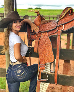 Modern Cowgirl Fashion | Cowgirl Fashion 2019: Western wear,  Cowboy hat,  Cowgirl Outfits,  Country Outfits  