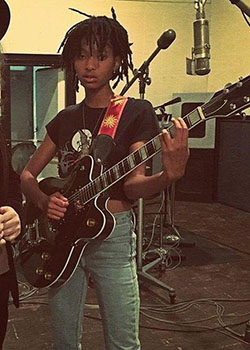 Jada Pinkett Smith. Willow Smith Bass guitar: Willow Smith,  Eris Baker Instagram,  Eris Baker Pics,  Will Smith  