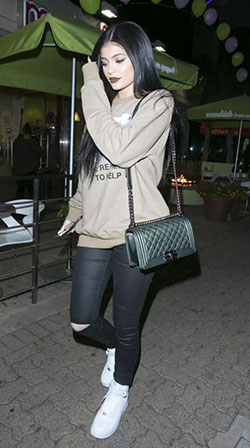 CHANEL Boy Chanel, Black Jeans Outfit Kylie Jenner, Slip-on shoe: Kendall Jenner,  Kim Kardashian,  Jeans For Girls  