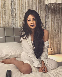 Hot And Sexy Aditi Bhatia In White Attire: Television show,  Aditi Bhatia,  Divyanka Tripathi,  Krishna Mukherjee  