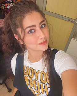 Great Hairstyle For Aditi Bhatia: Aditi Bhatia,  Divyanka Tripathi  