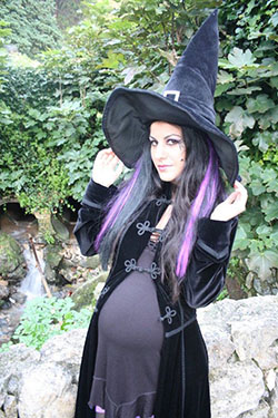 Scary Maternity Halloween Costume: Halloween costume,  party outfits,  Maternity clothing,  Halloween Costumes Pregnant  