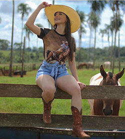 Wear bold graphic tee and shorts combo as a Cowgirl Outfit!: Cowgirl Outfits  