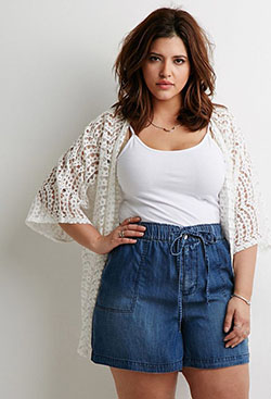 Must try outfit ideas for plus size teen: Plus size outfit,  Bob cut,  Plus-Size Model,  Short hair,  Pixie cut,  Layered hair  