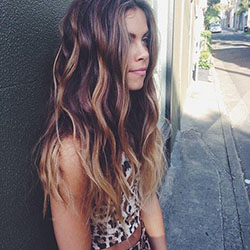 Hair colour curly hair, Brown hair: Long hair,  Hair Color Ideas,  Brown hair,  Hair highlighting,  Hairstyle Ideas  