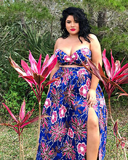 Nadia Aboulhosn, Plus-size clothing: Plus size outfit,  Scoop neck,  Plus-Size Model,  Nadia Aboulhosn,  kimono sleeve  