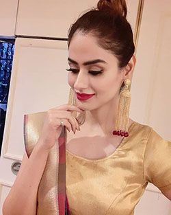 Sabby Suri Best Instagram Selfie: Sabby Suri Instagram,  Sabby Suri,  Selfie Poses For Girls  