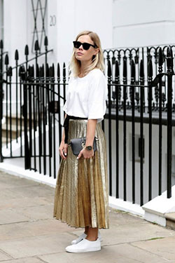 Champions ideas pleated skirt outfits, Casual wear: Crop top,  fashion blogger,  Skirt Outfits,  Casual Outfits,  Pleated Skirt  