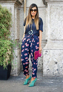 Printed pants street style, Street fashion: Animal print,  Floral design,  Floral Pants,  Street Style,  Floral Outfits,  Printed Pants,  print Trousers  