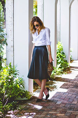 Pleated midi skirt office wear: Pencil skirt,  Skirt Outfits,  Pleated Skirt,  Casual Outfits  