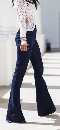 Pantalon acampanado de mezclilla, Slim-fit pants: blue jeans outfit,  Crop top,  Slim-Fit Pants,  Casual Outfits  