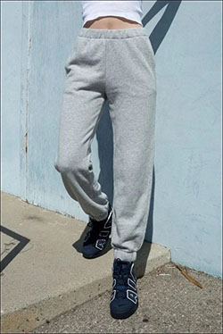 Really valuable brandy melville sweatpants: School Outfit,  Brandy Melville,  Polar fleece,  Casual Outfits  