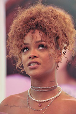 Black hair, Hair coloring: Long hair,  Hair Color Ideas,  Jheri Curl,  Brown hair,  Layered hair,  Black hair,  Rihanna Best Looks  