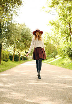 Every girl choice Zoe Sugg, We Heart It: Skirt Outfits,  Beautiful Girls  