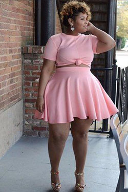 Crop top curvy girl: Plus size outfit,  Crop top,  Plus-Size Model  