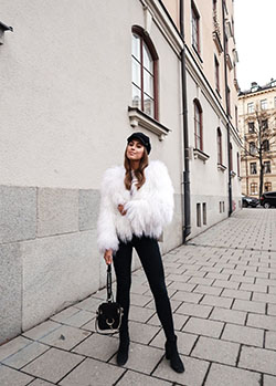 Best style of blogger white fur, White trench coat: Fur clothing,  fashion blogger,  Trench coat,  White coat,  Fur Coat Outfit,  Furry Coat  