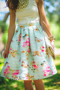 Simple Outfits With High Waisted Floral Skirts: party outfits,  Skater Skirt,  Skirt Outfits,  Floral Skirt,  Twirl Skirt,  Flowy skirt,  Swing skirt  