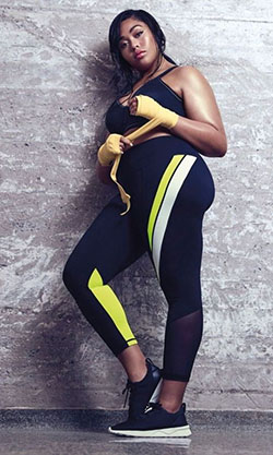 Plus size women athletic, Plus-size clothing: Plus size outfit,  Plus-Size Model,  Sports bra,  Gym Outfit  