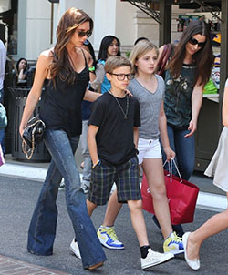 Victoria beckham flare jeans, Victoria Beckham: Los Angeles,  Victoria Beckham,  David Beckham,  Bootcut Jeans  