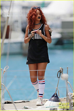 Rihanna's Best Street Style: Rihanna Hot Pics  