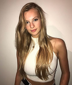 Teens ideas for chloevialaret chloe vialaret, Brown hair: Long hair,  Hair Color Ideas,  Brown hair,  Layered hair,  Surfer hair,  Black hair,  Chloe Vialaret  