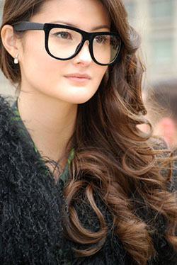 Big glasses in style, Street fashion: Long hair,  Fashion week,  Layered hair,  Street Style,  Nerdy Glasses  