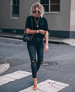 Casual Outfit Ideas, Casual wear, Capri pants: Casual Outfits,  Crop top,  Capri pants  