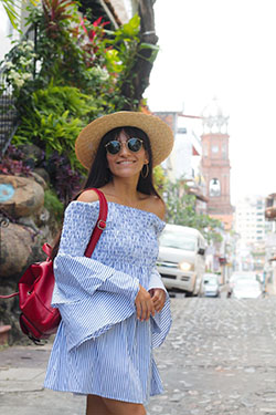 Bell Sleeve Dress: Bell sleeve,  VESTIDO CORTO,  Casual Outfits,  Bell Sleeve Tops Outfit  