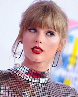 Classic Red | Taylor Swift Gorgeous: Celebrity Outfit Ideas,  Taylor Swift wallpapers,  Taylor Swift,  Taylor Swift legs,  hot Taylor Swift,  Taylor Swift images  