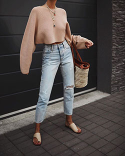 Fashionable Outfit With Mom Jeans For Teenager Girls - Street Fashion: Outfit with jeans,  Mom jeans,  Denim Outfits,  Jeans Outfit Ideas,  Trendy Jeans Outfit  