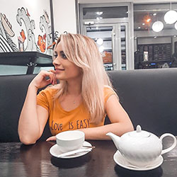 Aleksandra Glance blond hairstyle, hair coloring, coffee cup: Hair Color Ideas,  Blonde Hair,  Cute Hairstyles  