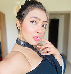 Stunning  Snapshot of TikTok Celebrity Aashika Bhatia: Hot Instagram Teens,  Hot TikTok Girls,  Popular TikTok Girls,  Aashika Bhatia Sexy Pictures,  Indian TikTok Model,  Hottest Aashika Bhatia,  Instagram Model Aashika Bhatia,  Aashika Bhatia TikTok  