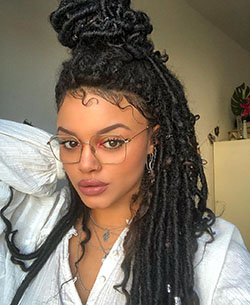 Sina Iuna Black Natural Hair, Woman Long Hair Style, Haircuts: Long hair,  Hair Color Ideas,  Jheri Curl,  Black hair,  Jeans Outfit,  Turquoise Undergarment  