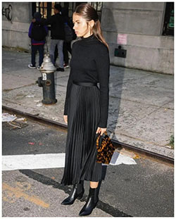 Black midi skirt outfit black pleated skirt, street fashion: Black Outfit,  Street Style,  Pleated Skirt  