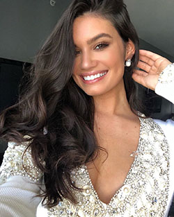 Anne De Paula Black Hair Color, Lip Makeup, Hairstyles For Long Hair: Long hair,  Brown hair,  Black hair,  Instagram girls,  Hairstyle Ideas,  Cute Girls Instagram,  Cute Instagram Girls  