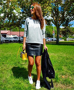 Falda de cuero paula echeverria: T-Shirt Outfit,  Sports shoes,  Falda Tubo,  Street Style,  Leather Skirt Outfit  