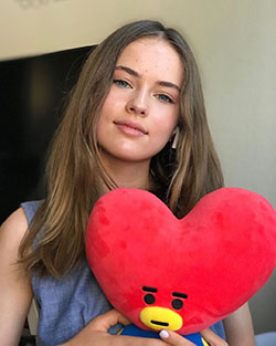 Kristina Pimenova Lip Makeup, stuffed toy, brown hair: Brown hair,  Cute Instagram Girls,  Kristina Pimenova Pics  