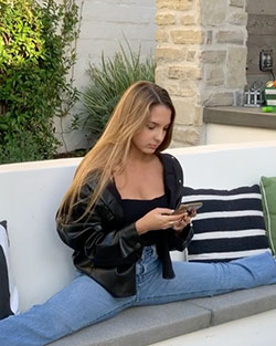 Lexi Rivera Black Top With Blue Jeans Colour outfit, you must try, photography ideas, legs picture: Jeans Outfit,  Lexi Rivera Instagram  