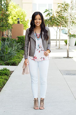 Putting me together floral top: T-Shirt Outfit,  Street Style,  White And Pink Outfit,  Floral Top Outfits  