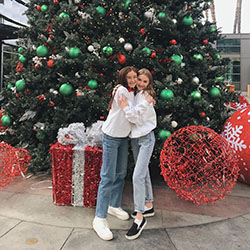 Lauren Orlando beautiful girls pictures, christmas decoration, christmas ornament: Christmas tree,  Christmas ornament,  Christmas decoration,  Christmas Eve,  Lauren Orlando Instagram  