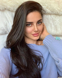 Mahlagha Jaberi blond hairs, Face Makeup, Glossy Lips: Long hair,  Brown hair,  Blonde Hair,  Hairstyle Ideas,  Cute Instagram Girls,  Selfie Poses For Girls  