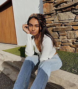 white dresses ideas with denim, jeans, Long Hair Girl: White Jeans,  Brown hair,  Denim Outfits,  Daniella Perkins Instagram  