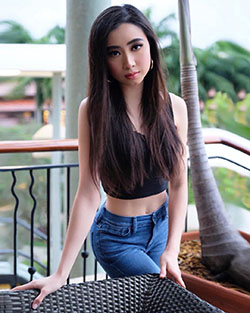 Elizabeth Nguyen jean short, jeans outfit ideas, photoshoot poses: Jeans Outfit  