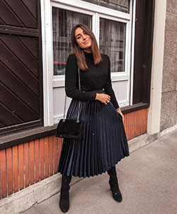 Black pleated skirt outfit winter: Black Outfit,  winter outfits,  Street Style,  Little Black Dress,  Pleated Skirt  