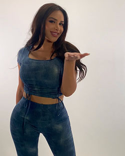 Fiorella Zelaya denim, jeans outfits for women, photoshoot poses: Denim,  Instagram girls,  Jeans Outfit,  Denim Top  