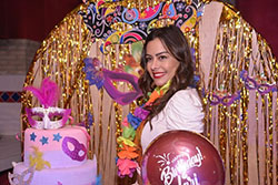 Lari Riquelme enjoying her day, cake decorating, sweet sixteen: Sweet sixteen  