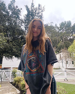 Lauren Orlando t-shirt colour outfit, Easy Long Hairstyles, Haircuts: T-Shirt Outfit,  Lauren Orlando Instagram,  Printed T-Shirt  