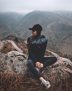 Fashionnova with hoodie, shirt: T-Shirt Outfit,  Fashion outfits,  Hiking Outfits  